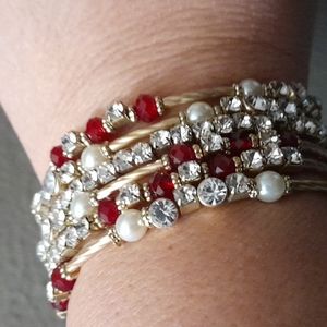 Gold tone wire bracelet